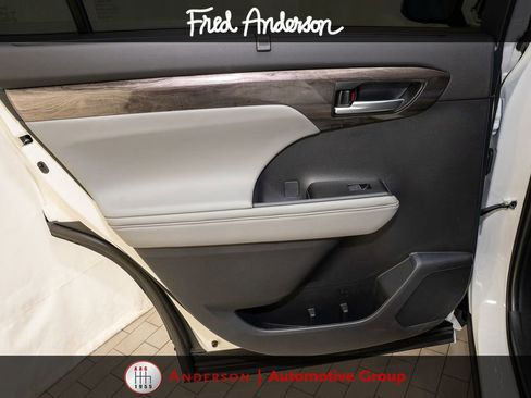 Used 2026 Toyota Highlander Platinum AWD/4WD image 13
