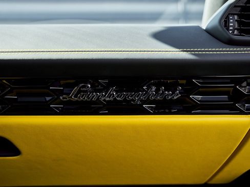 Used 2023 Lamborghini Huracan Tecnica image 45