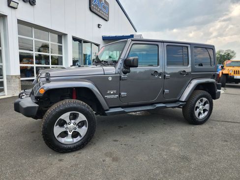 Used 2016 Jeep Wrangler Unlimited Sahara w/ Connectivity Group AWD/4WD image 6