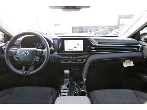 Used 2026 Toyota Camry LE image 7