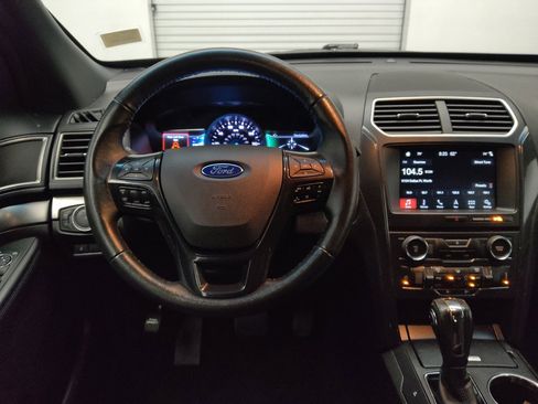 Used 2018 Ford Explorer XLT w/ Equipment Group 201A FWD image 22