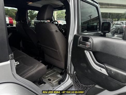 Used 2018 Jeep Wrangler Unlimited Sahara AWD/4WD image 30