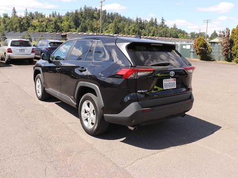 Used 2021 Toyota RAV4 LE AWD/4WD image 7