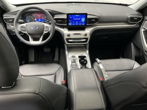 Used 2023 Ford Explorer XLT w/ Equipment Group 202A image 4