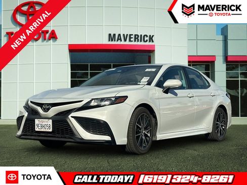 Used 2023 Toyota Camry SE FWD image 1