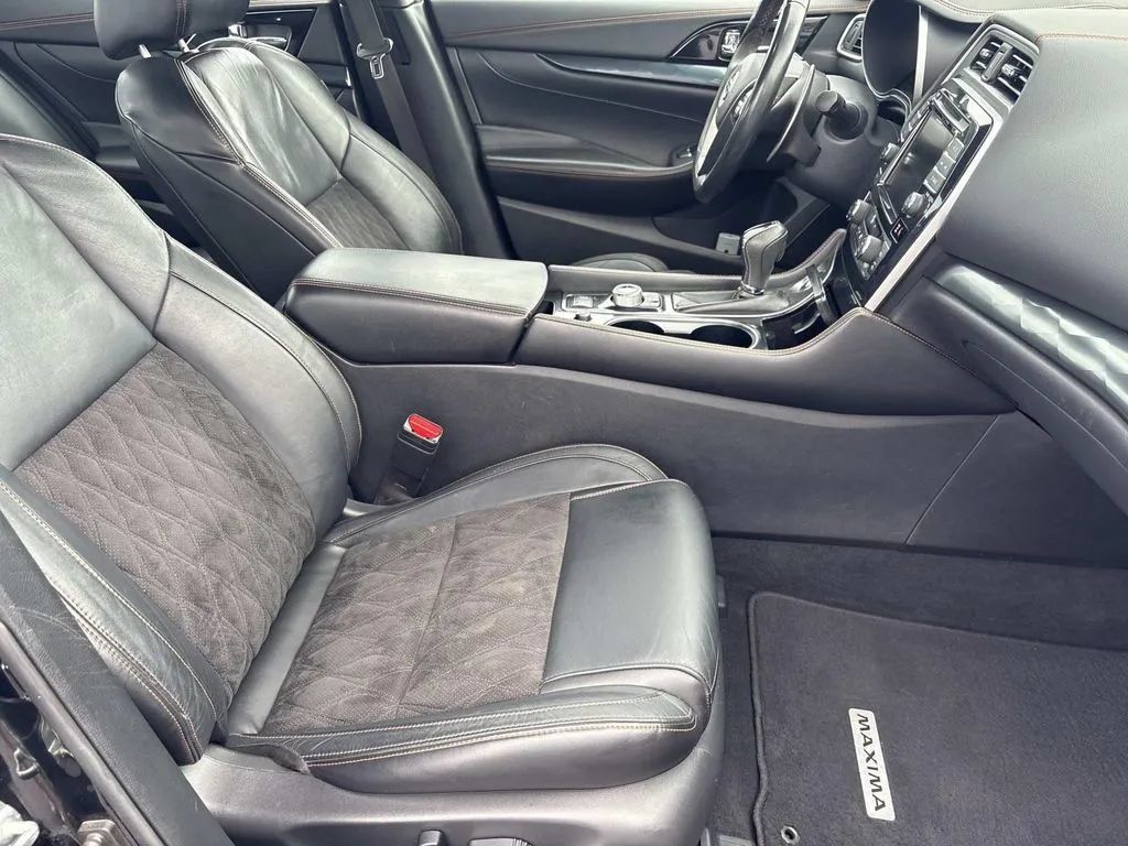 Used 2022 Nissan Maxima SR w/ Sport Mat Group FWD image 24