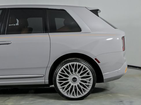 Used 2025 Rolls-Royce Cullinan image 9