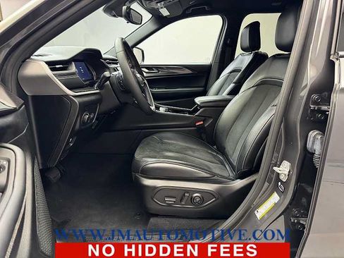Used 2023 Jeep Grand Cherokee Altitude AWD/4WD image 12