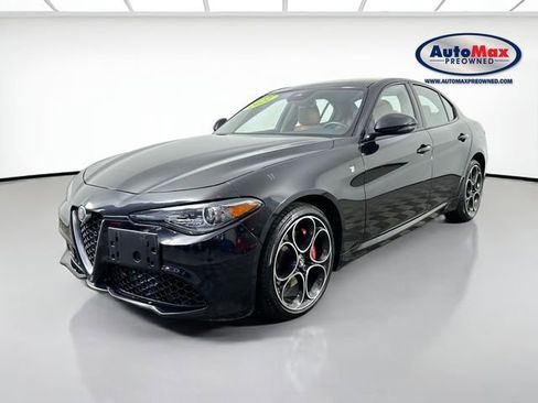 Used 2022 Alfa Romeo Giulia Ti AWD/4WD image 4