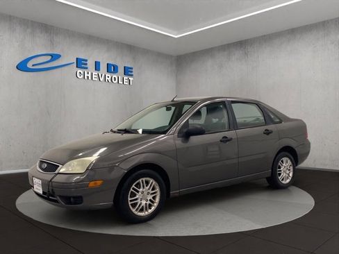 Used 2005 Ford Focus ZX4 Sedan image 7