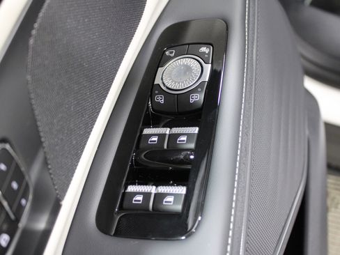 Used 2025 Lincoln Nautilus Premier AWD/4WD image 7