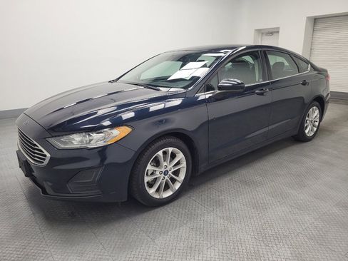 Used 2020 Ford Fusion SE image 2