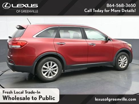 Used 2017 Kia Sorento FWD image 8