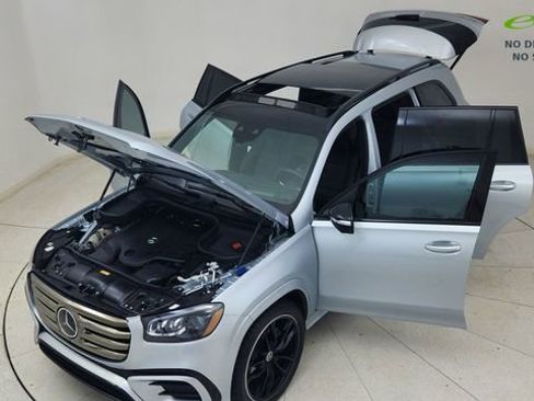 Used 2025 Mercedes-Benz GLS 450 4MATIC image 89