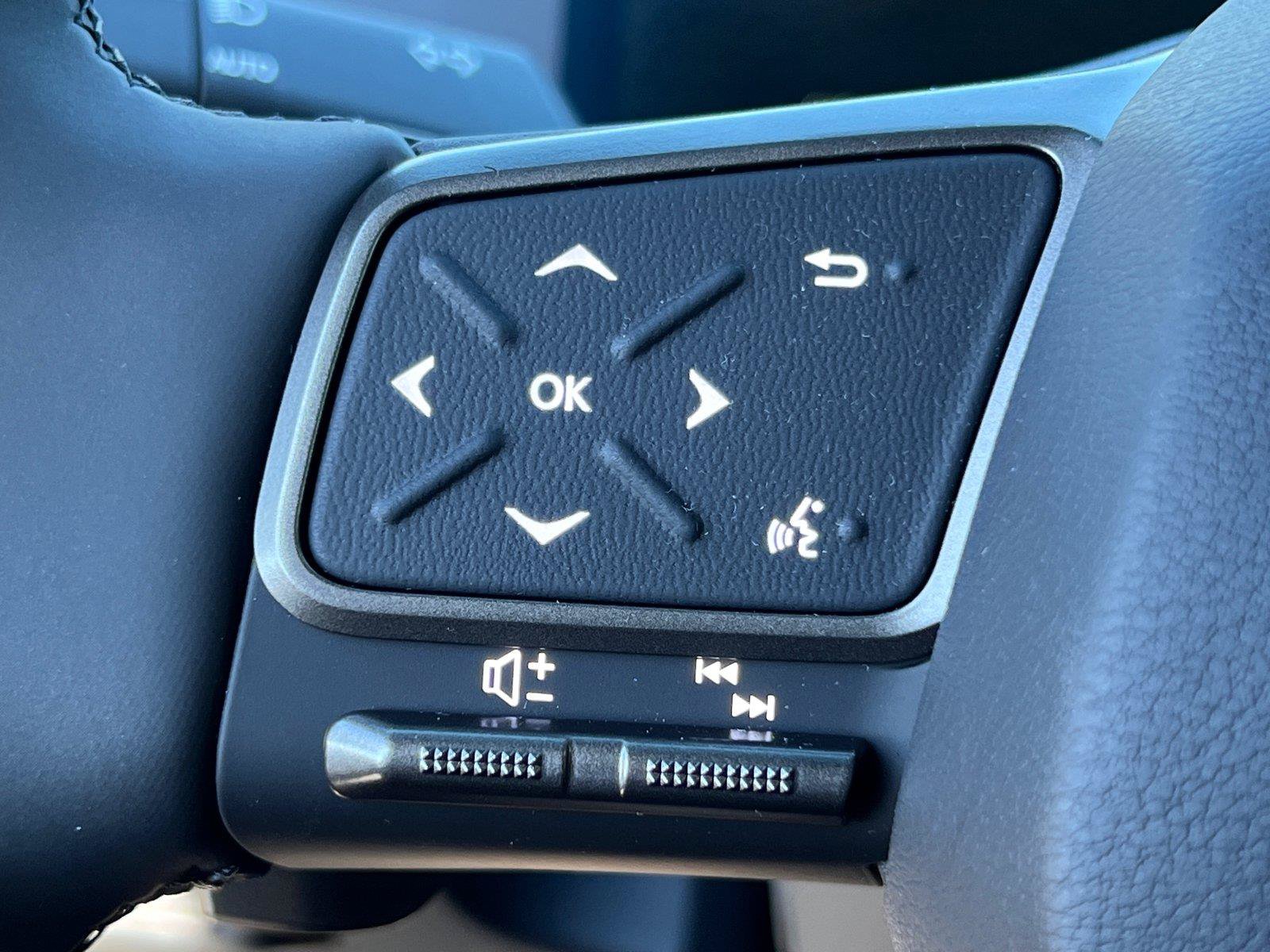 Used 2026 Lexus ES 350e w/ Convenience Package FWD image 25