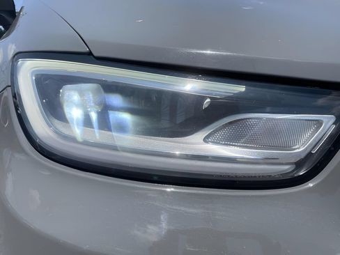 Used 2023 Chrysler Pacifica Touring-L FWD image 32