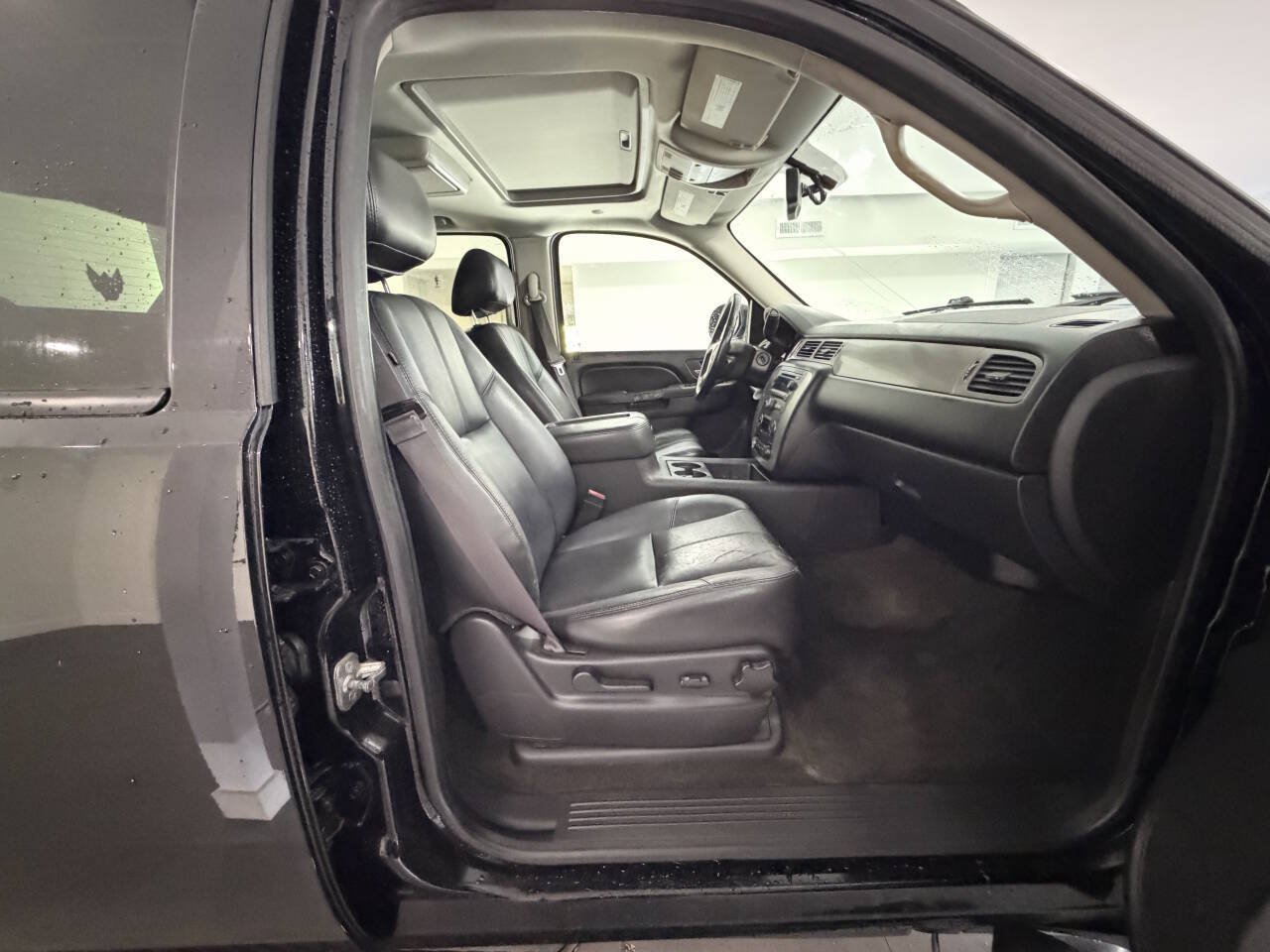 Used 2013 Chevrolet Avalanche LT w/ Suspension Package, Off-Road AWD/4WD image 15