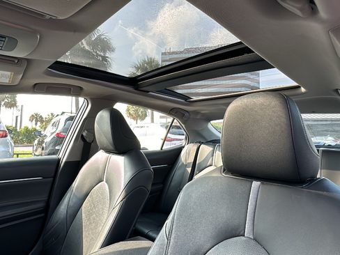 Used 2018 Toyota Camry XSE FWD image 15