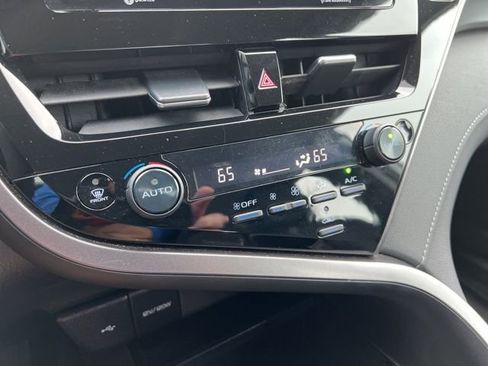 Used 2024 Toyota Camry SE image 28