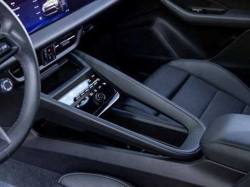 Certified 2025 Porsche Macan 4 Electric image 37