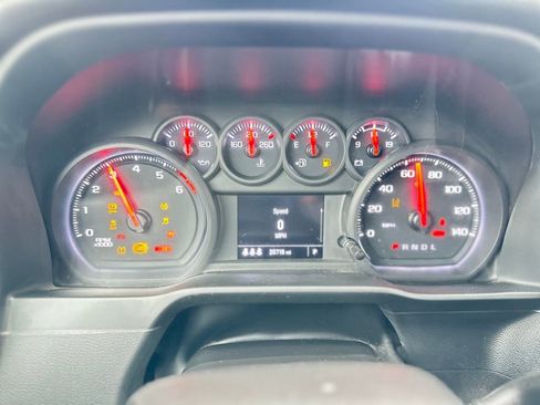 Used 2024 Chevrolet Silverado 2500 Custom w/ Custom Value Package image 5