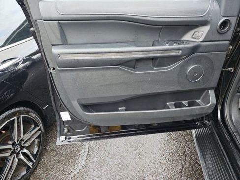 Used 2023 Ford Expedition XLT image 16