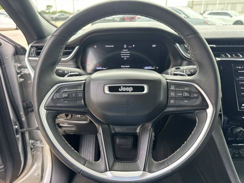 Used 2024 Jeep Grand Cherokee Altitude RWD image 21