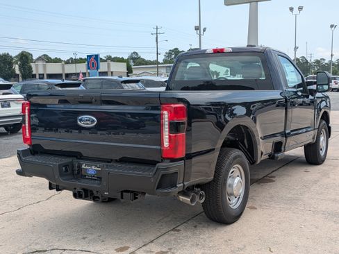 Used 2025 Ford F250 XL w/ 360-Degree Camera Package RWD image 8