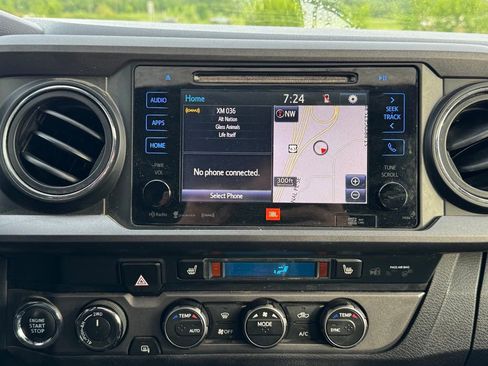 Used 2019 Toyota Tacoma TRD Off-Road AWD/4WD image 5