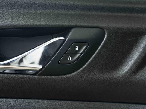 Used 2021 GMC Acadia SLE FWD image 39