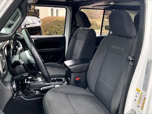 Used 2018 Jeep Wrangler Unlimited Sahara w/ Cold Weather Group image 8