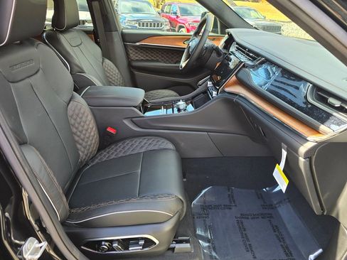 New 2025 Jeep Grand Cherokee Summit image 27