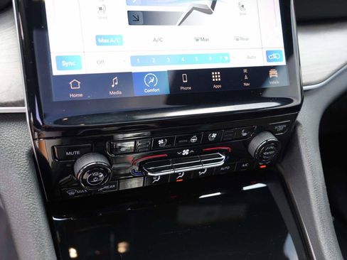 Used 2024 Jeep Grand Cherokee L Limited w/ Luxury Tech Group II RWD image 26