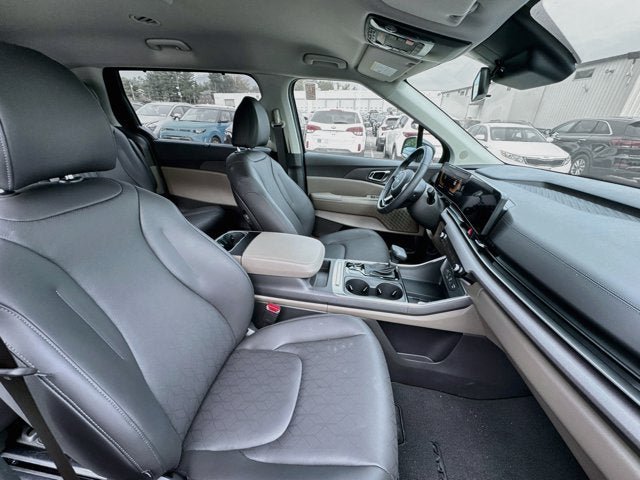 Certified 2026 Kia Carnival EX FWD image 29