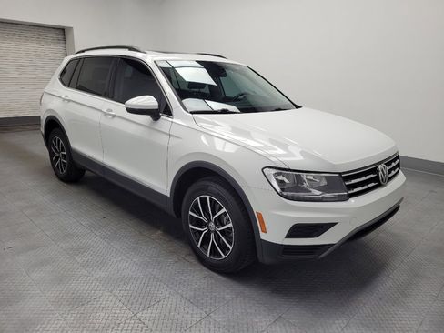 Used 2021 Volkswagen Tiguan SE w/ Panoramic Sunroof Package image 11