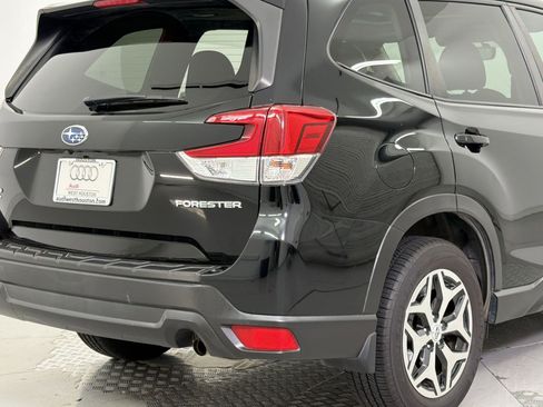 Used 2019 Subaru Forester Premium AWD/4WD image 21