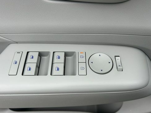 Used 2025 Hyundai Kona SEL image 24