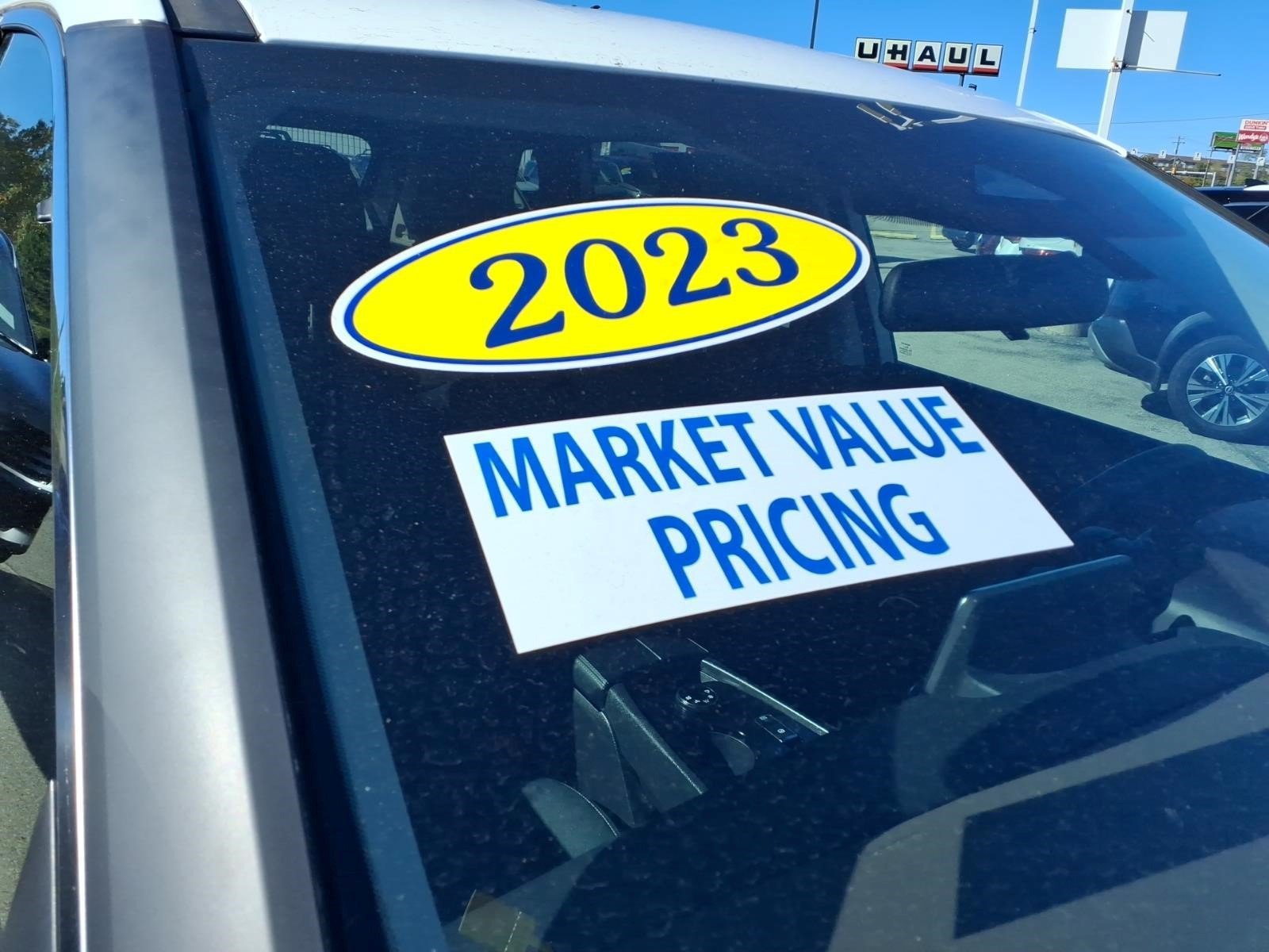 Used 2023 Nissan Rogue S AWD/4WD image 9