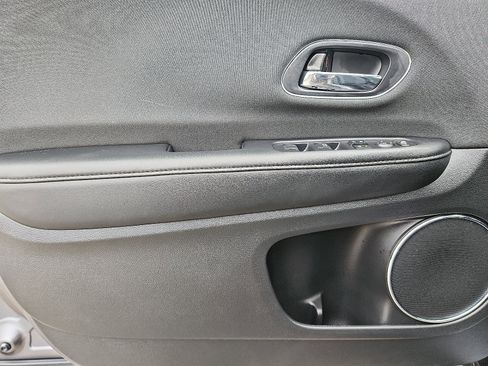 Used 2021 Honda HR-V EX image 11