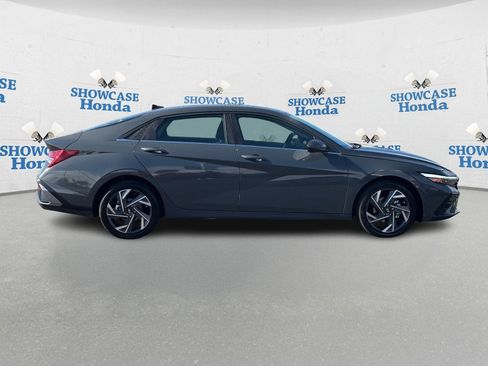 Used 2024 Hyundai Elantra Limited image 9