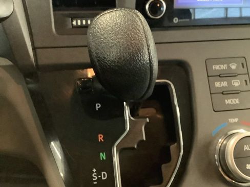 Used 2019 Toyota Sienna LE FWD image 26
