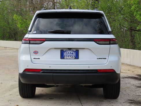 Used 2023 Jeep Grand Cherokee Limited w/ Black Appearance Package AWD/4WD image 15