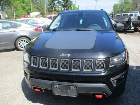 Used 2018 Jeep Compass Trailhawk w/ Leather Interior Group AWD/4WD image 3