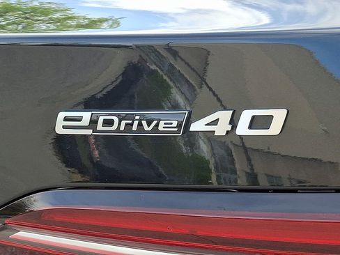 Used 2025 BMW i5 eDrive40i RWD image 33