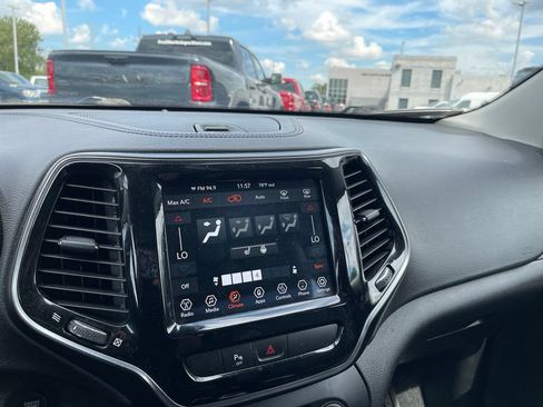 Used 2019 Jeep Cherokee Limited AWD/4WD image 16