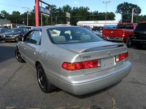Used 2000 Toyota Camry LE image 4