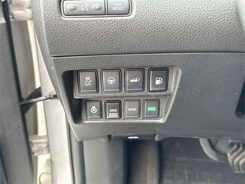 Used 2018 Nissan Rogue SL w/ Premium Package image 25