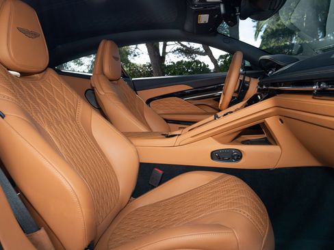 Used 2024 Aston Martin DB12 Coupe RWD image 21