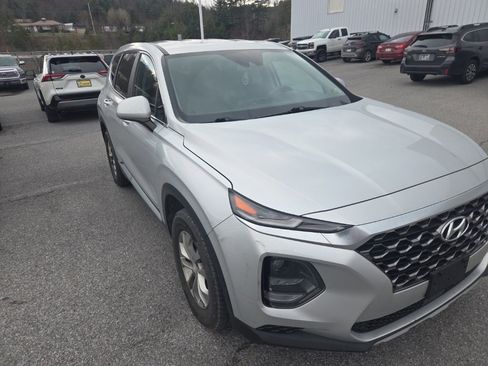 Used 2019 Hyundai Santa Fe SE image 2
