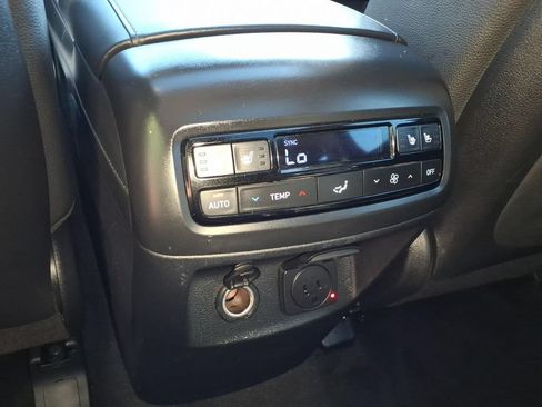 Used 2024 Hyundai Palisade Limited AWD/4WD image 18